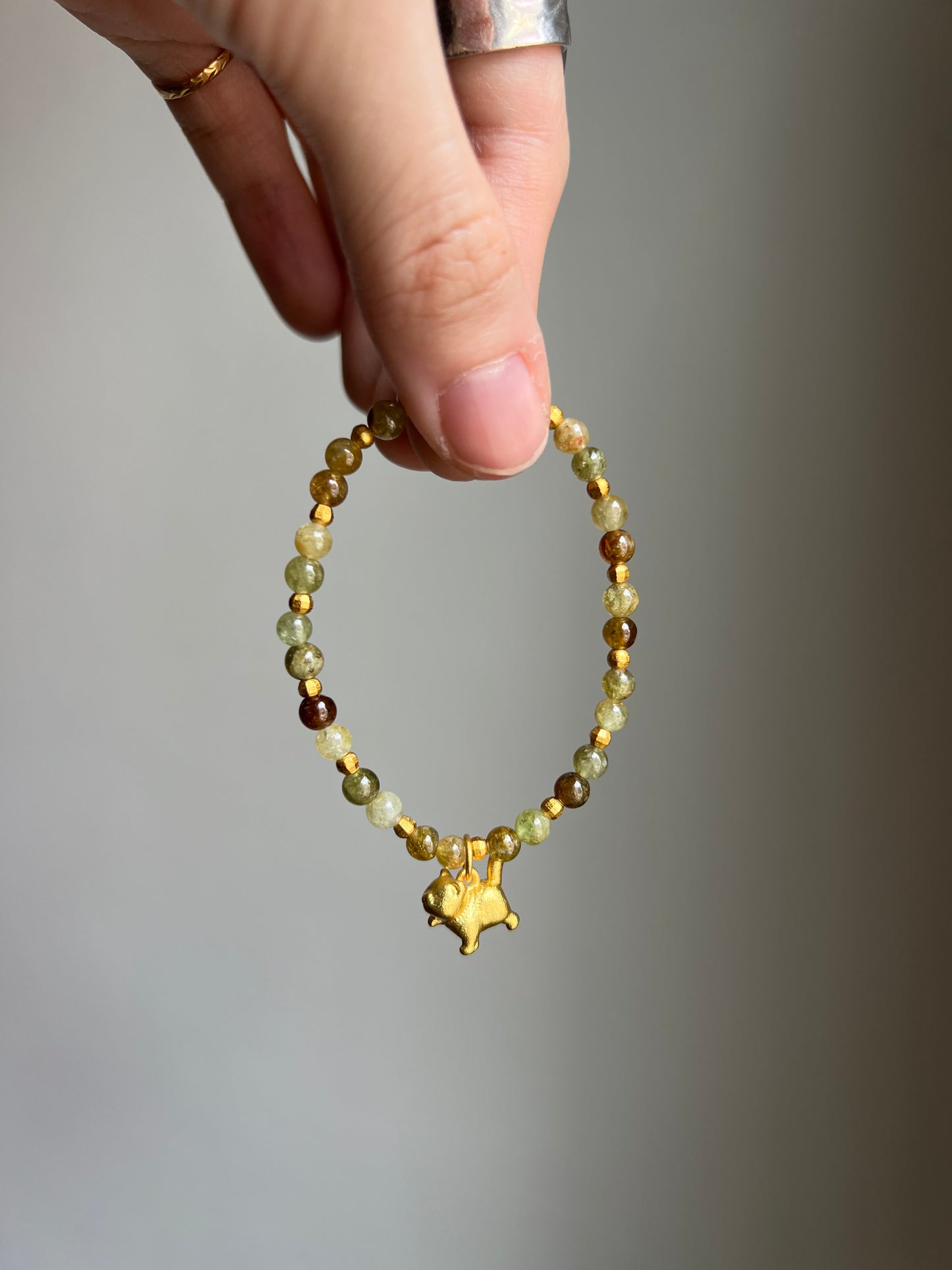 “momo’s high five” bracelet (assorted)