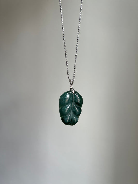 "intertwine" dark green jadeite leaf necklace