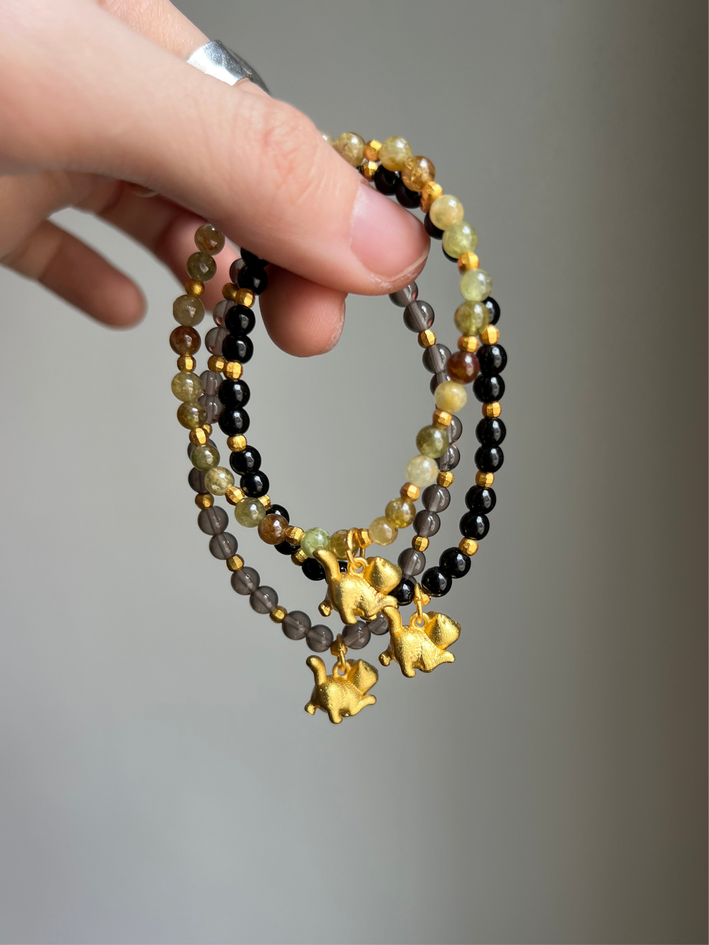 “momo’s high five” bracelet (assorted)