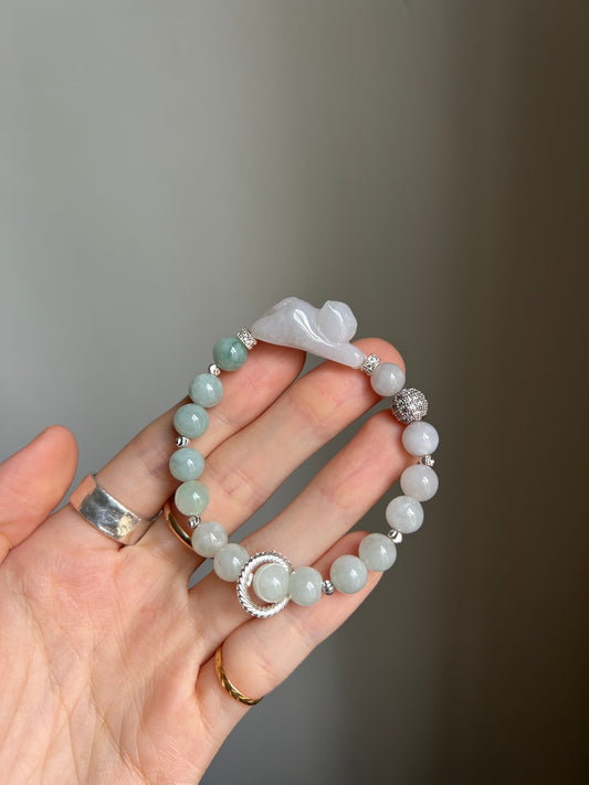 "playtime" white jadeite cat bracelet #08