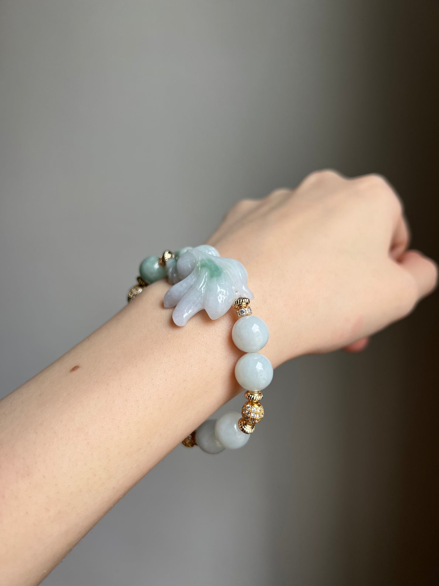 “abundance’s flowing” green x white jadeite goldfish bracelet