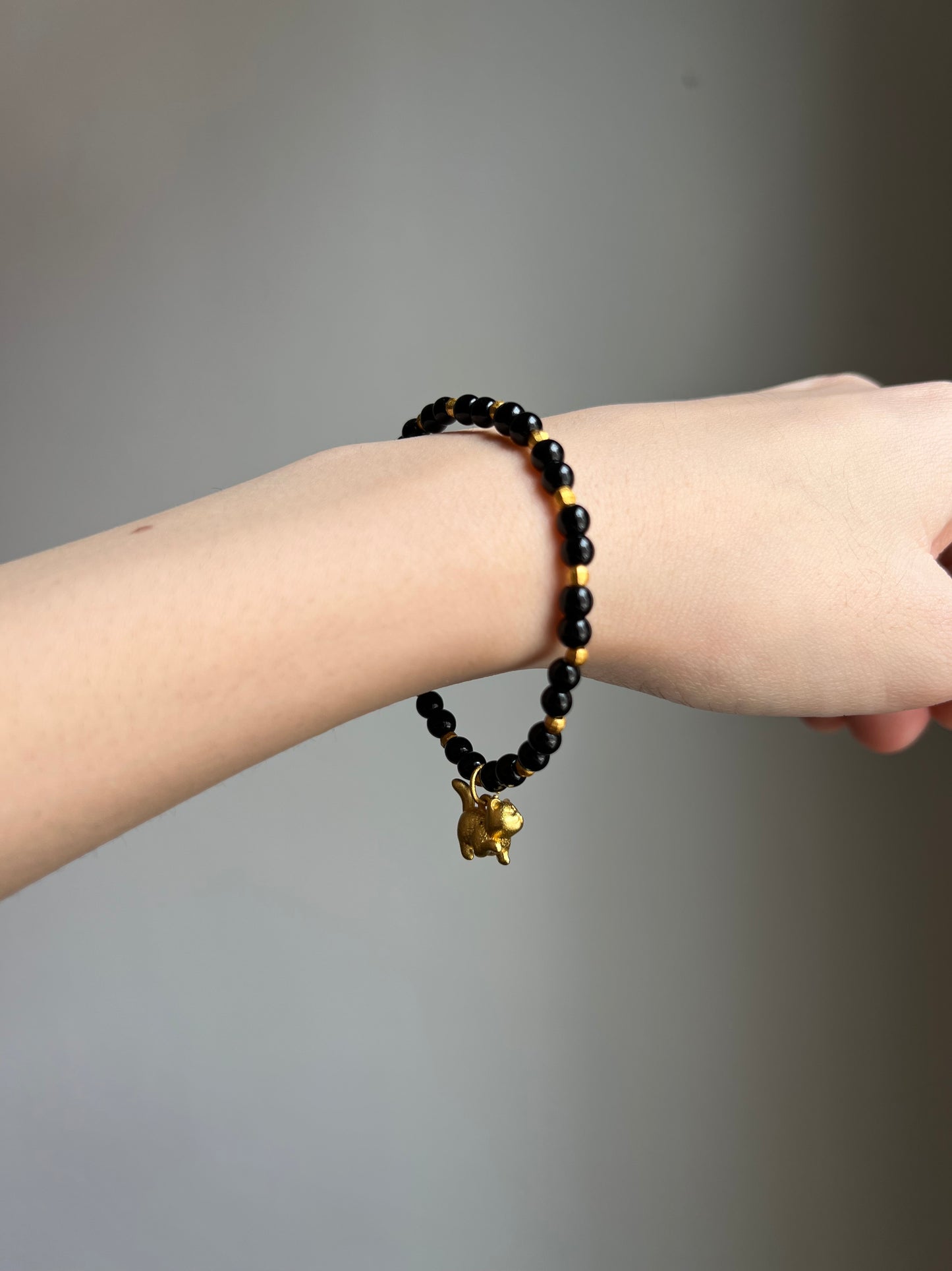 “momo’s high five” bracelet (assorted)