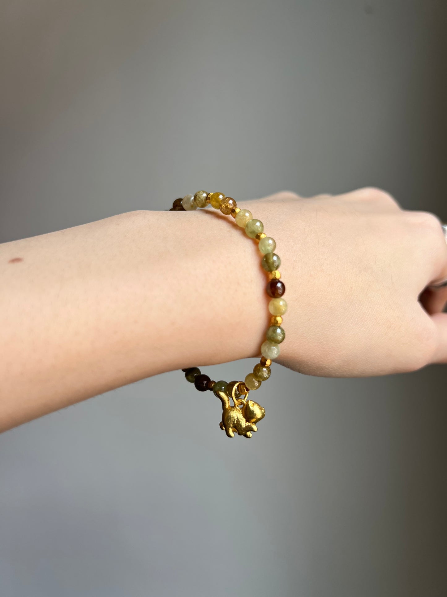 “momo’s high five” bracelet (assorted)