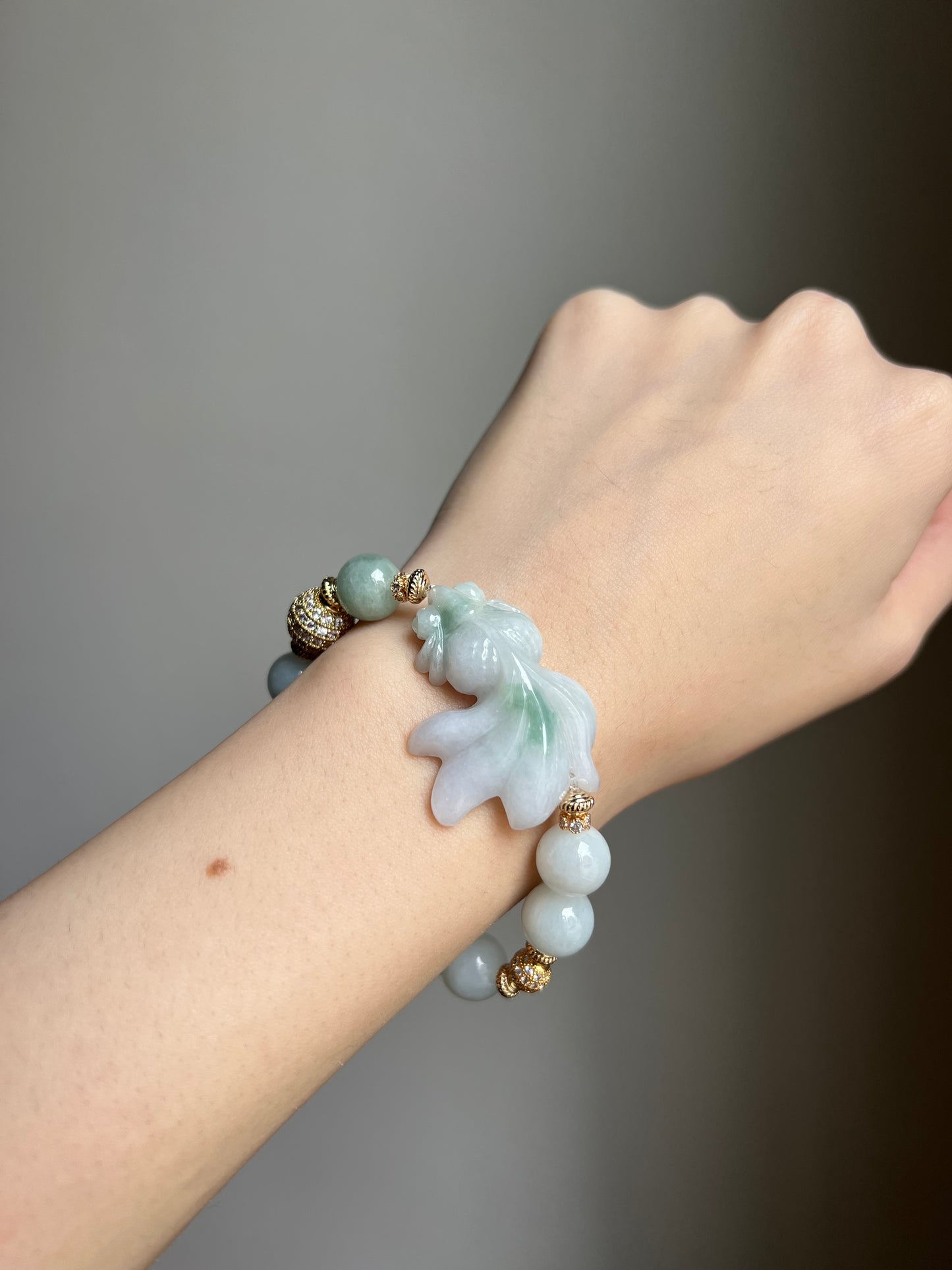 “abundance’s flowing” green x white jadeite goldfish bracelet