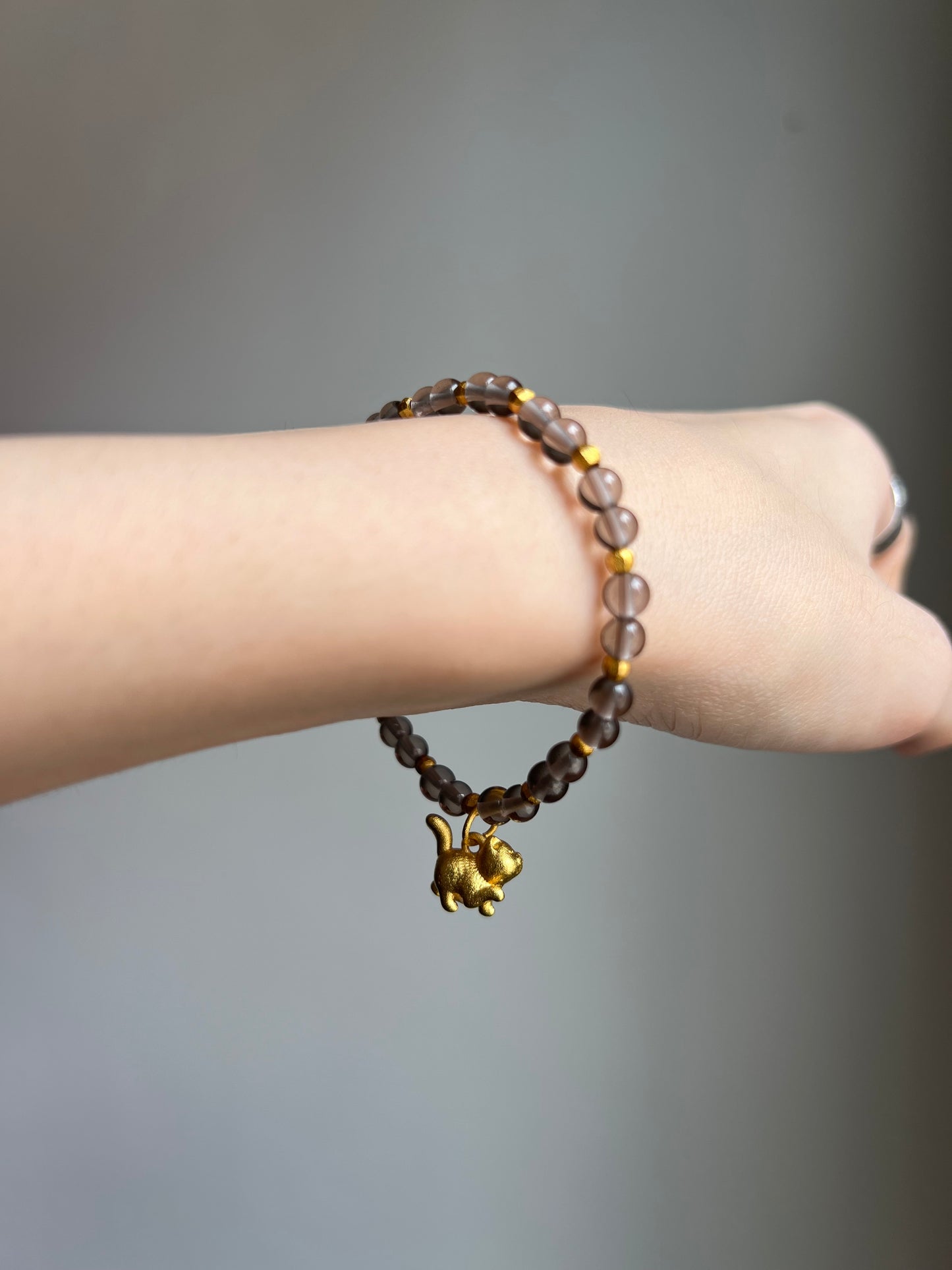 “momo’s high five” bracelet (assorted)