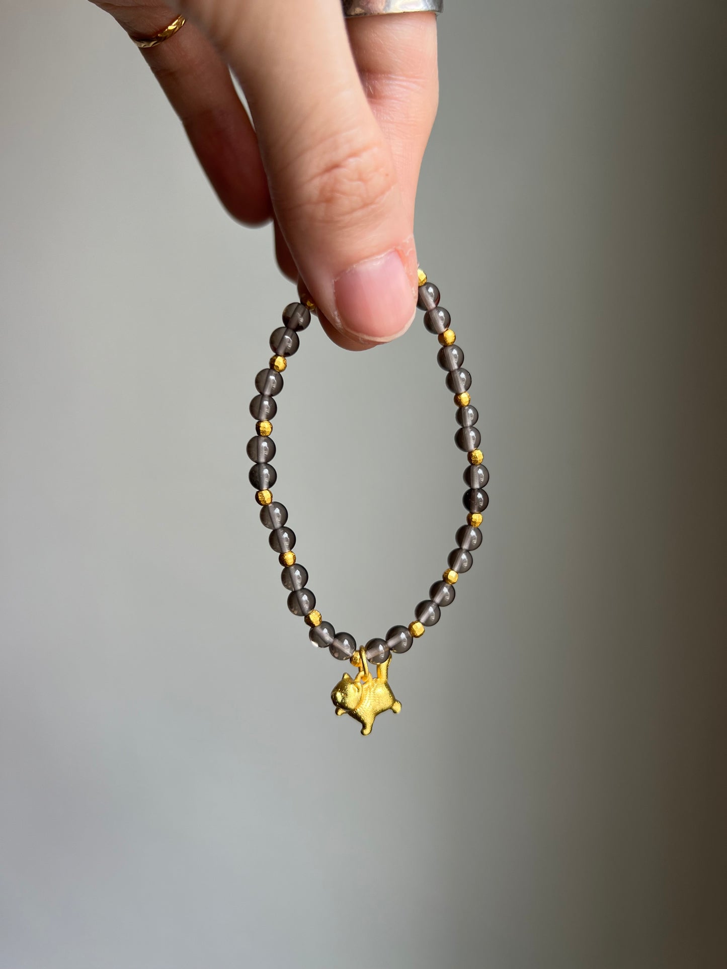 “momo’s high five” bracelet (assorted)