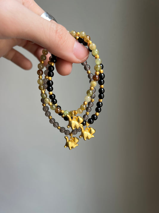 “momo’s high five” bracelet (assorted)
