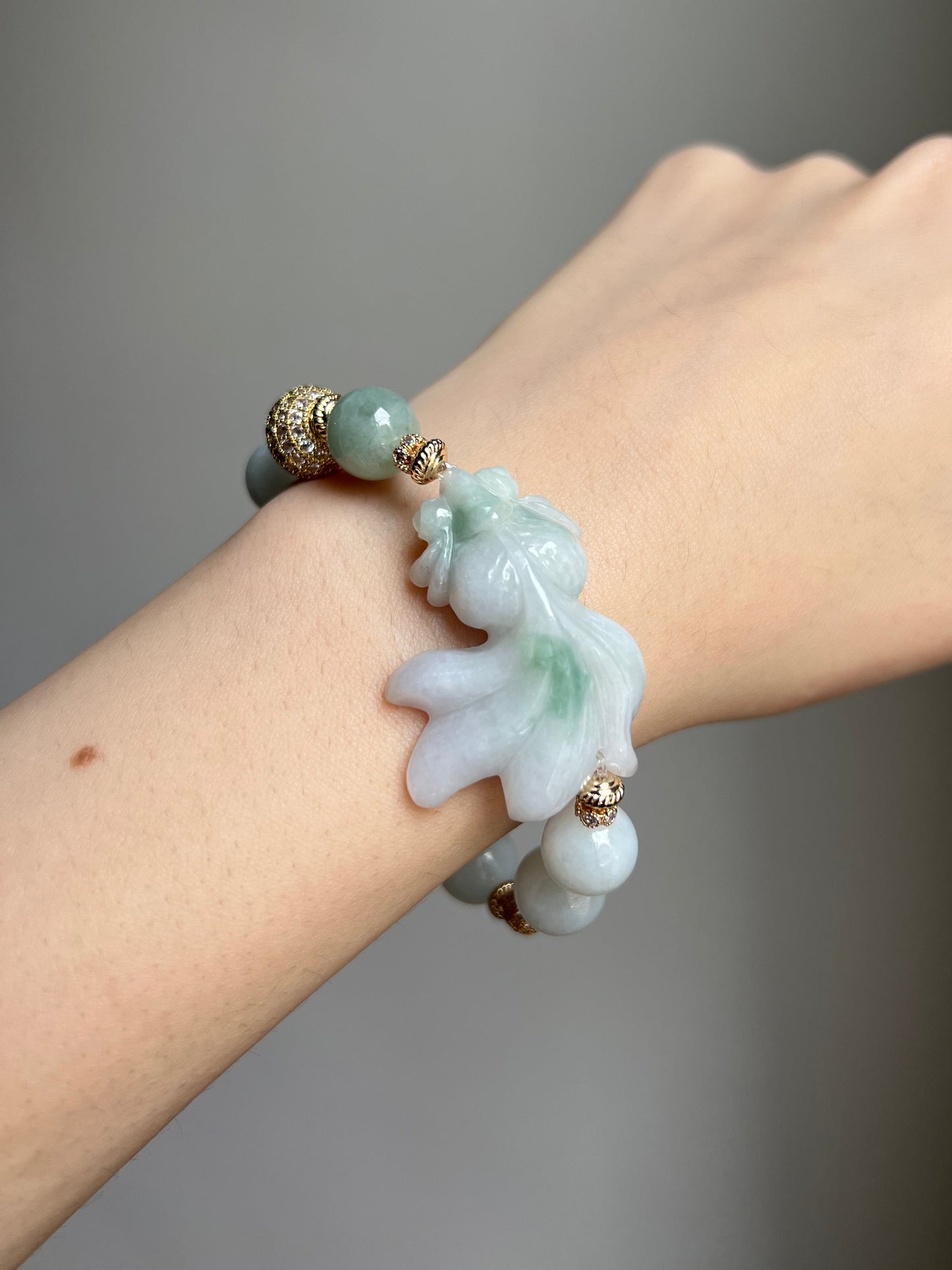 “abundance’s flowing” green x white jadeite goldfish bracelet