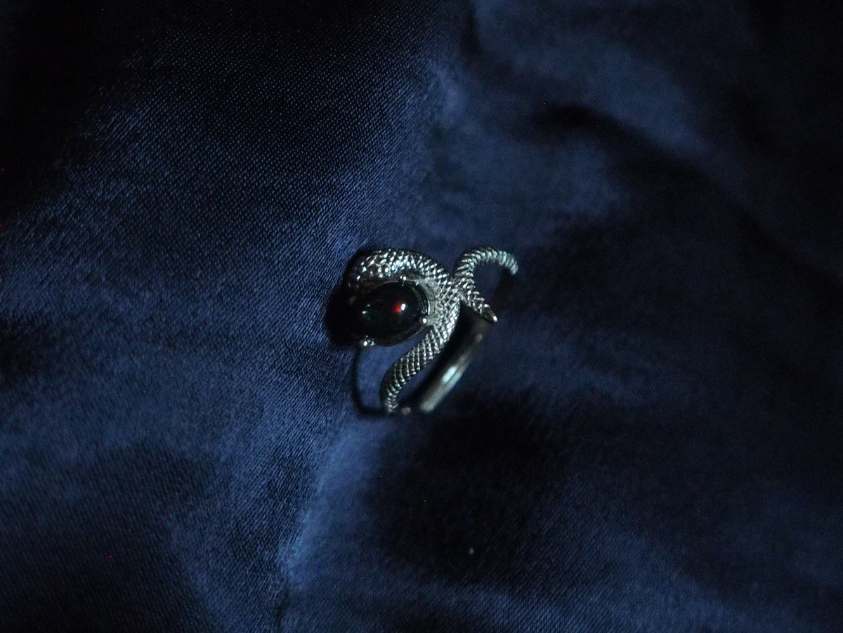 SERPENTINA #03 - Pear Black Opal Ring