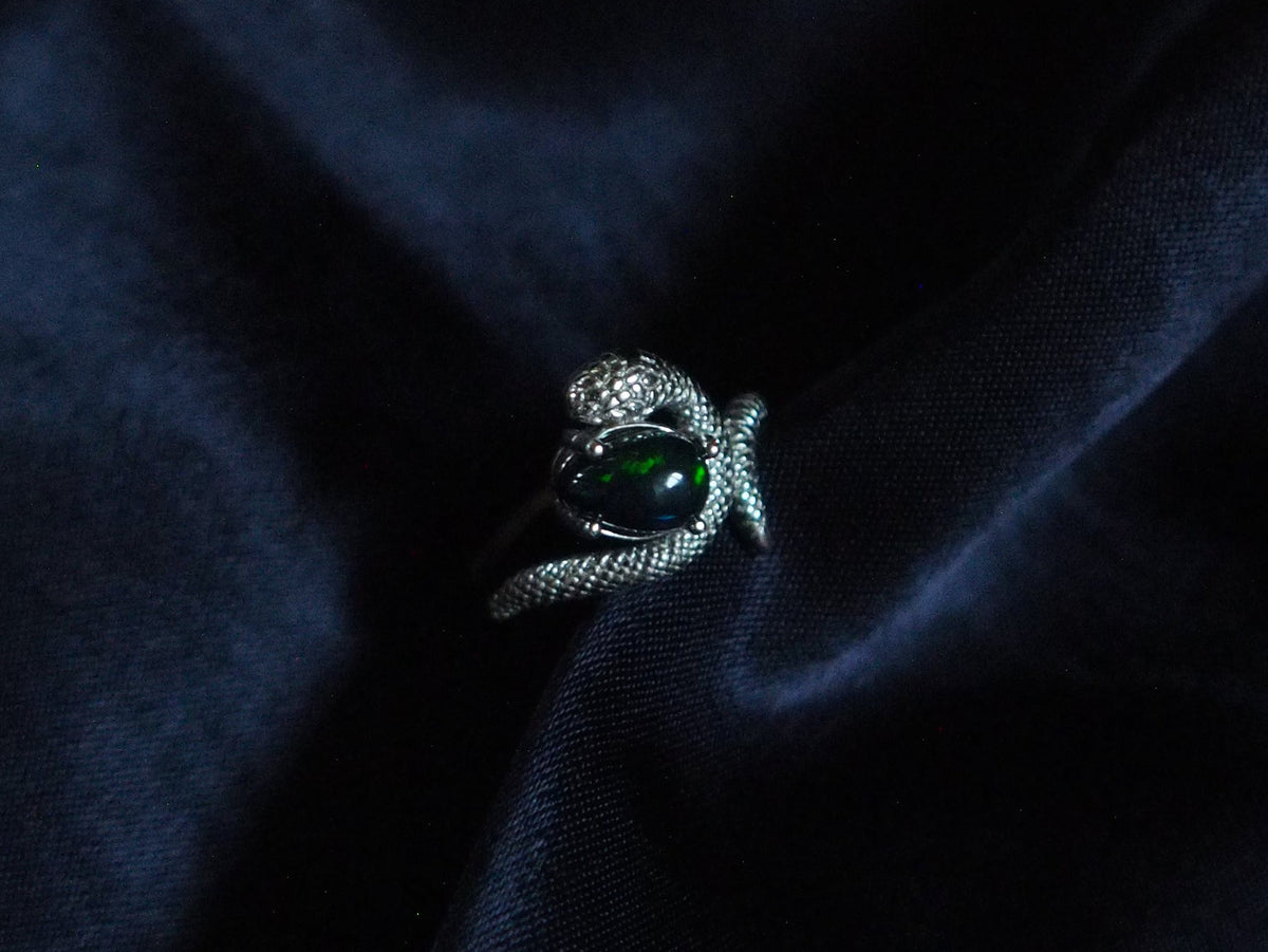 SERPENTINA #04 - Pear Black Opal Ring