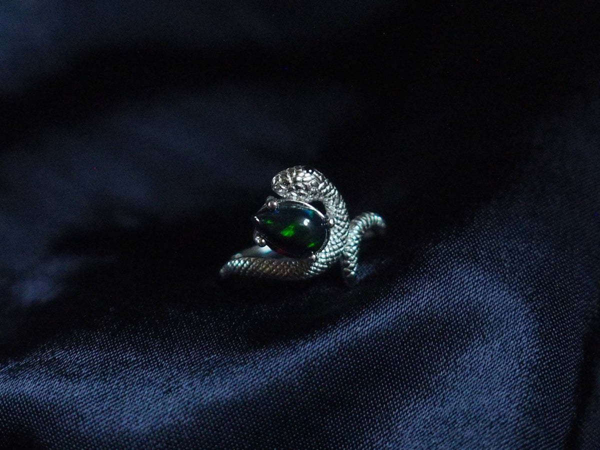 SERPENTINA #04 - Pear Black Opal Ring