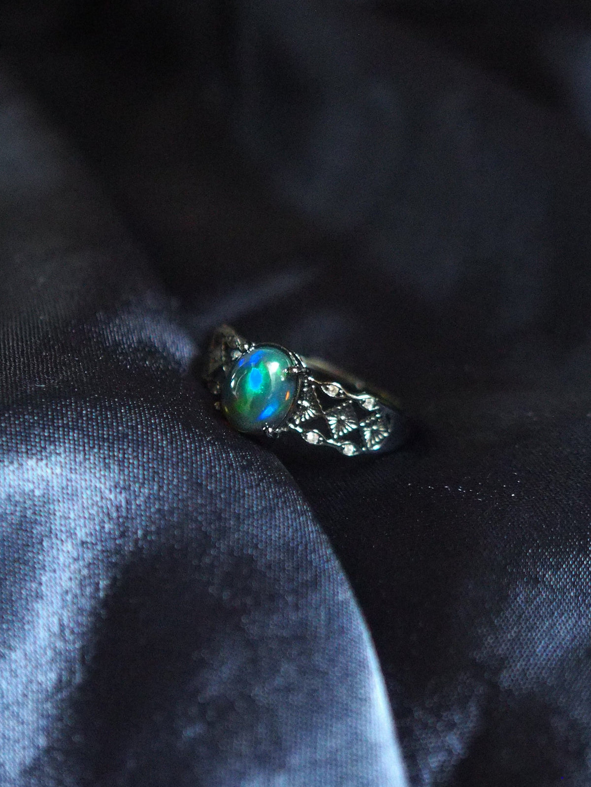 TENEBRA #01 - Oval Black Opal Ring