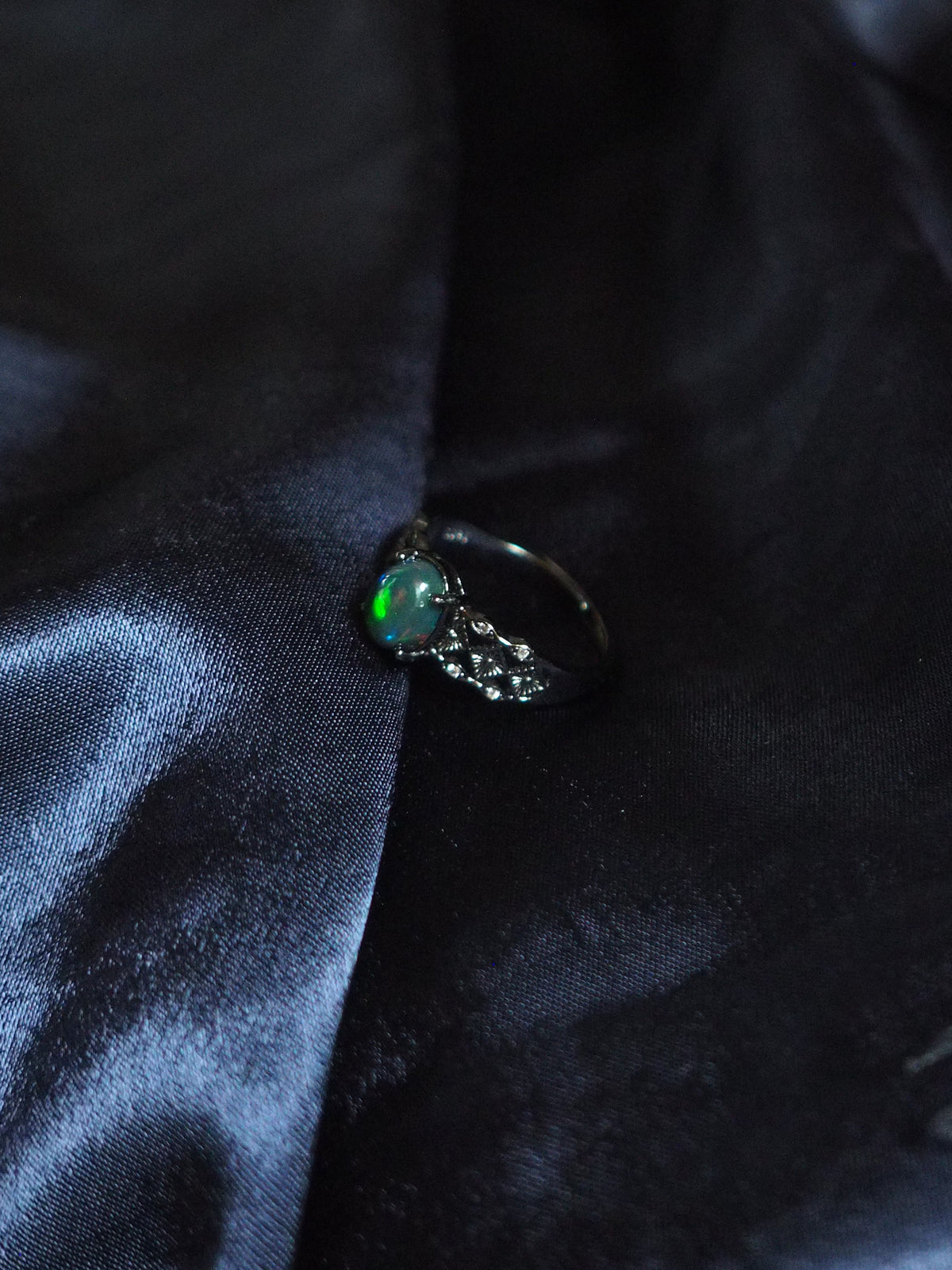 TENEBRA #01 - Oval Black Opal Ring