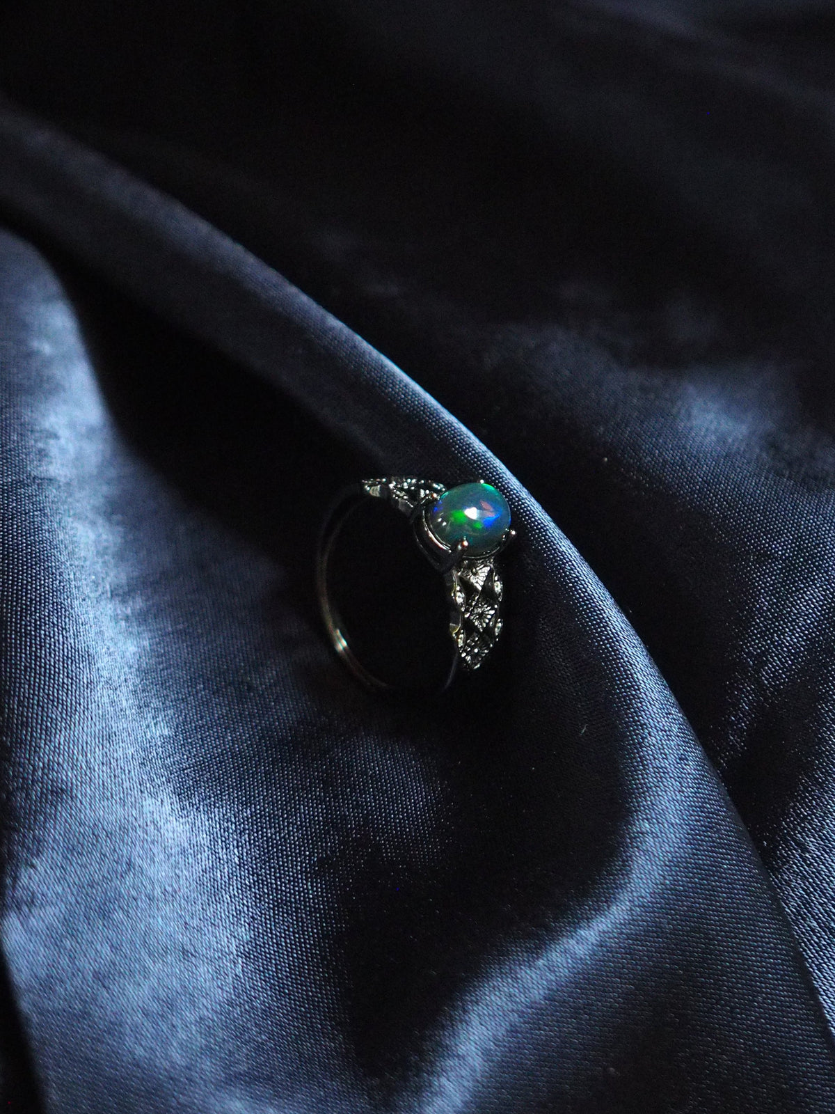 TENEBRA #01 - Oval Black Opal Ring