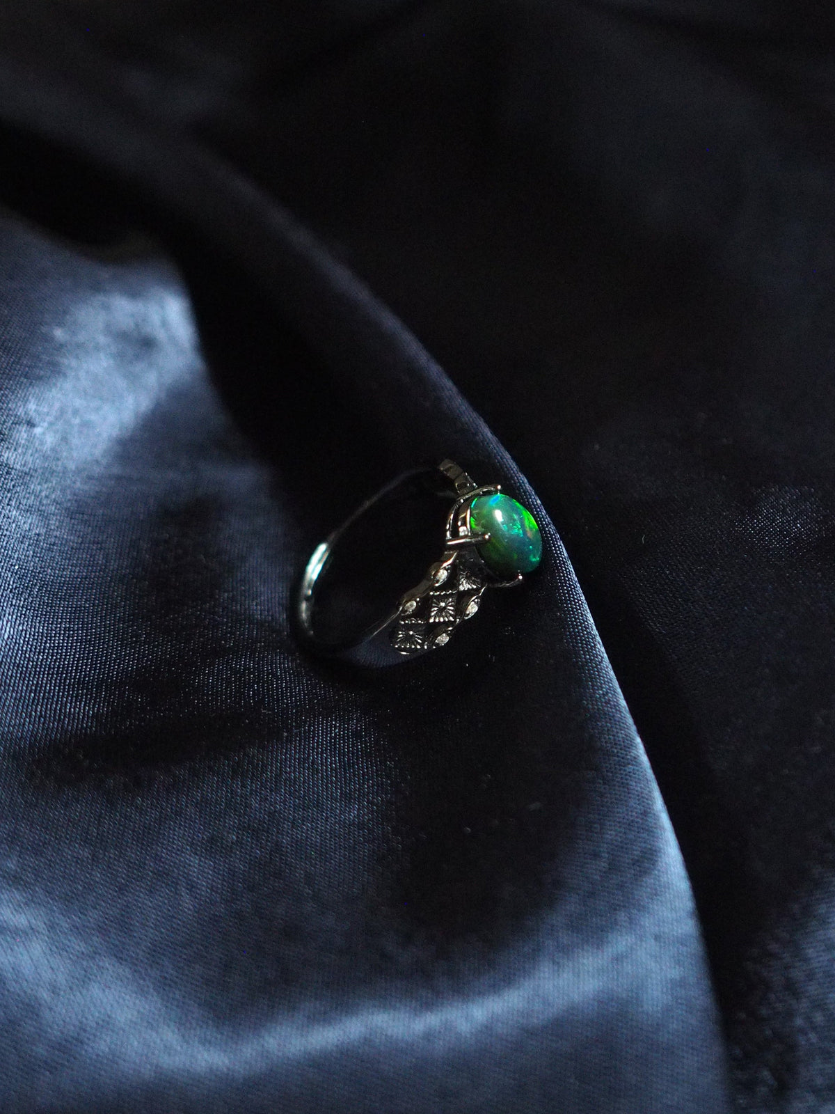 TENEBRA #02 - Oval Black Opal Ring