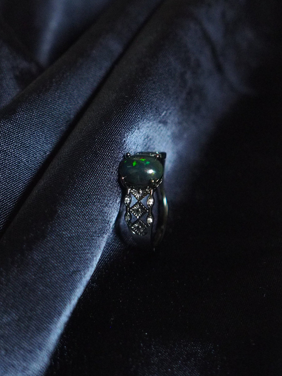 TENEBRA #03 - Oval Black Opal Ring