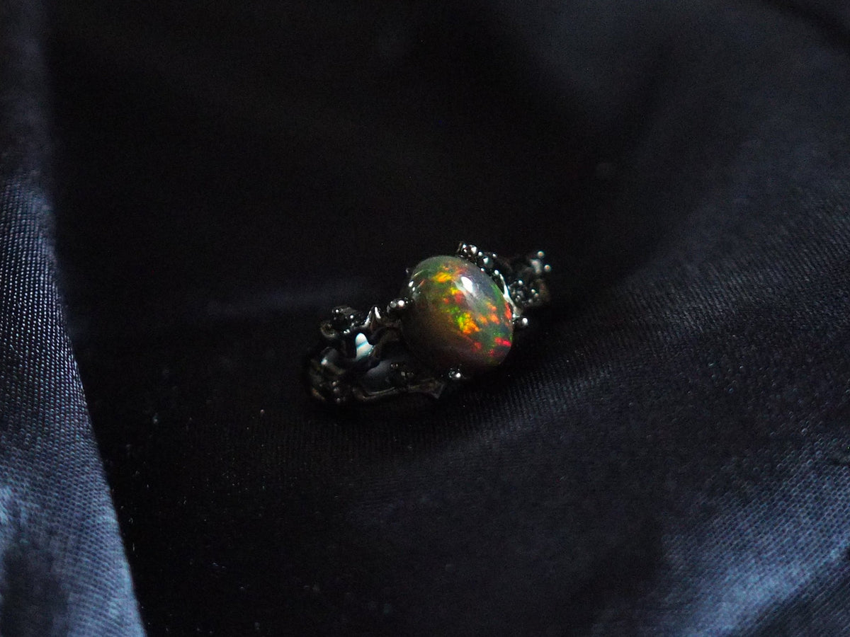 BLACKTHORN #01 - Oval Black Opal Ring