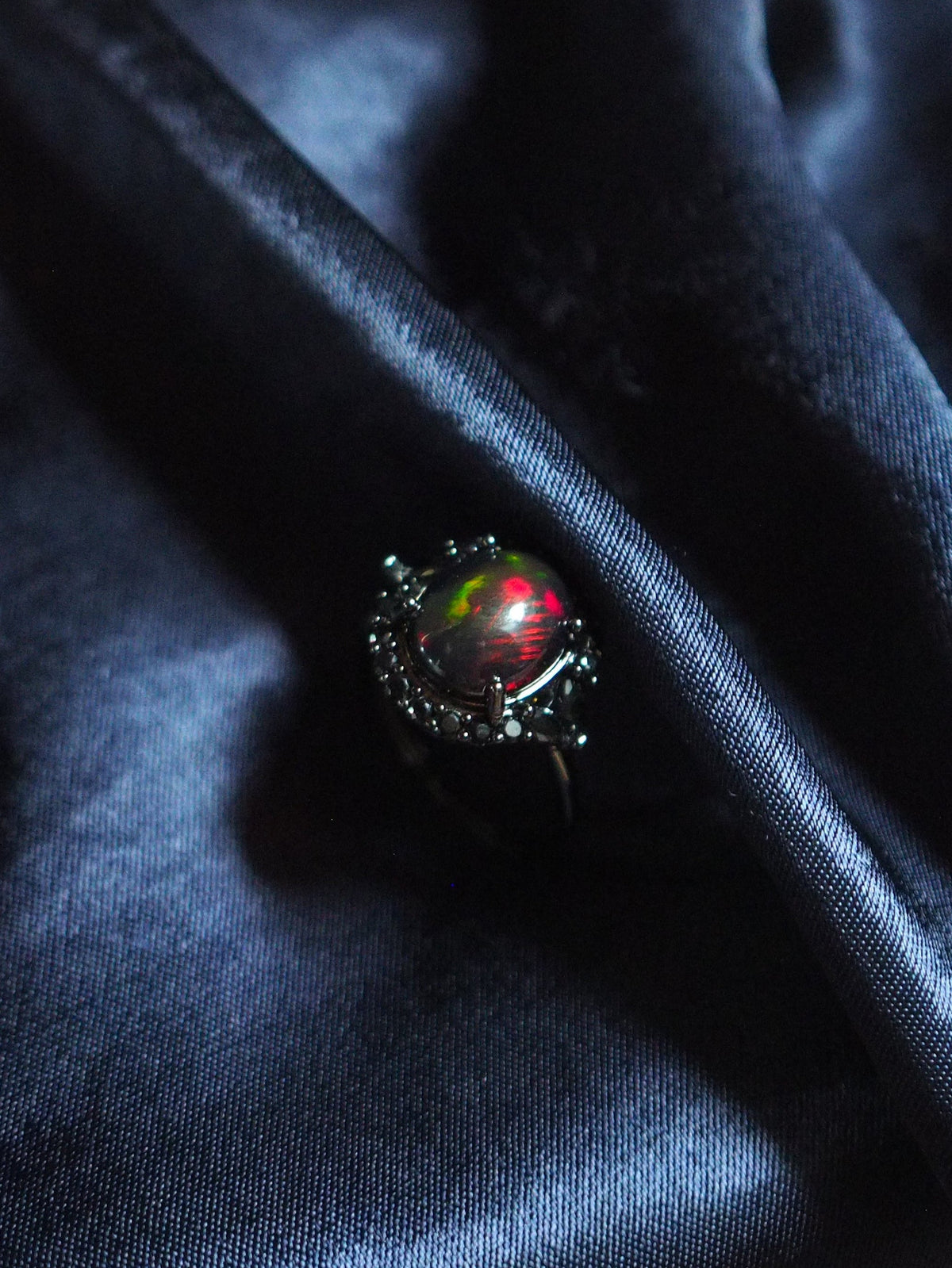 ECLIPSE - Oval Black Opal Ring