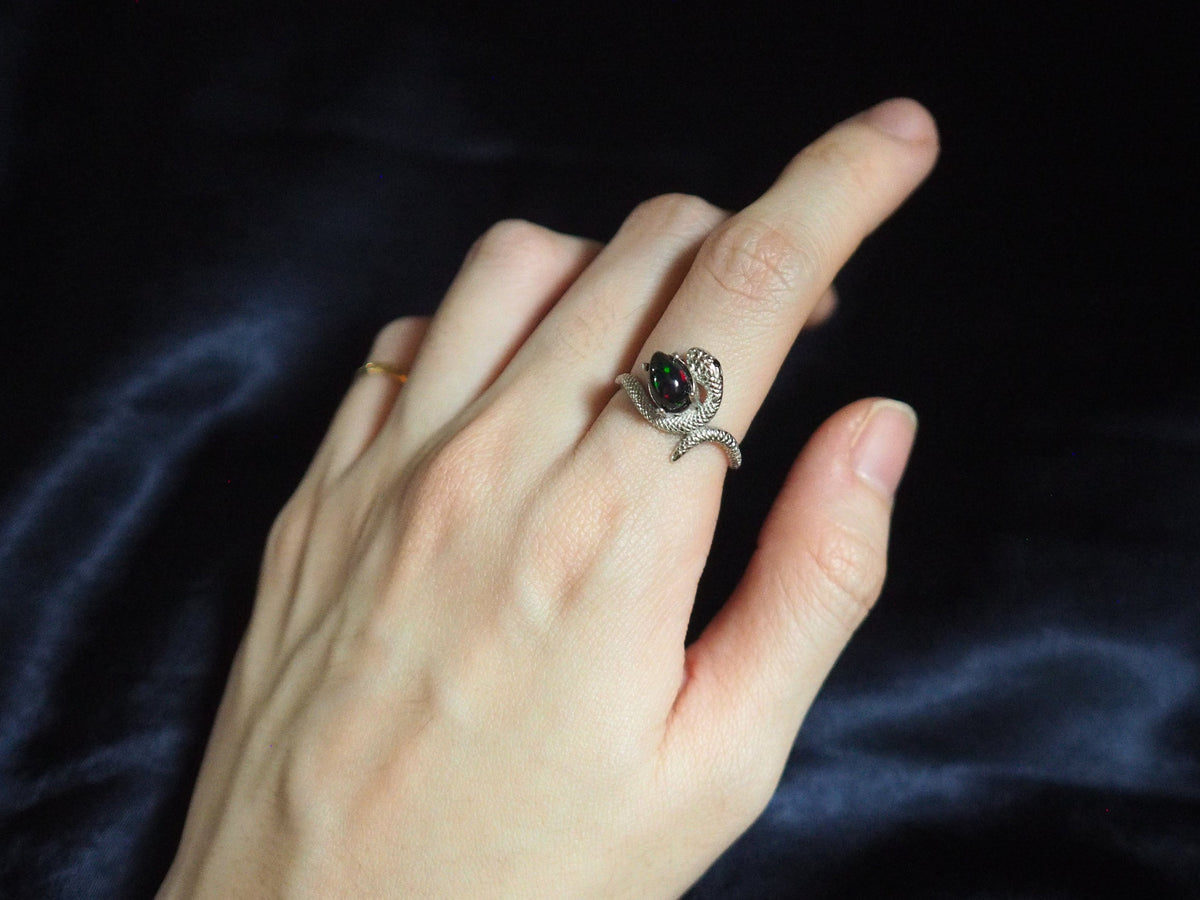 SERPENTINA #03 - Pear Black Opal Ring